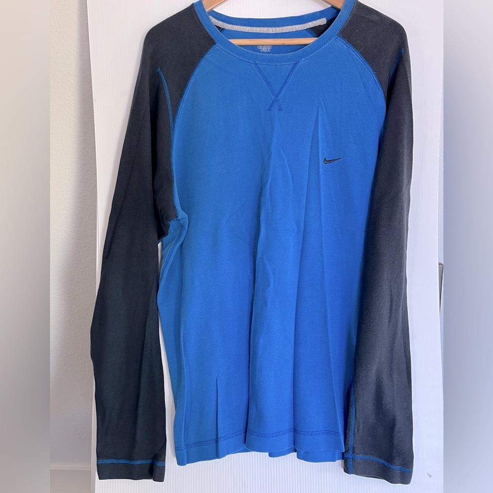 NIKE long sleeved tee